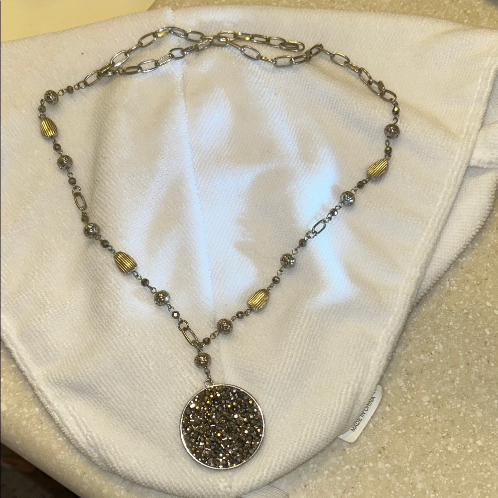 Elegant Silver and Gold Pendant Necklace